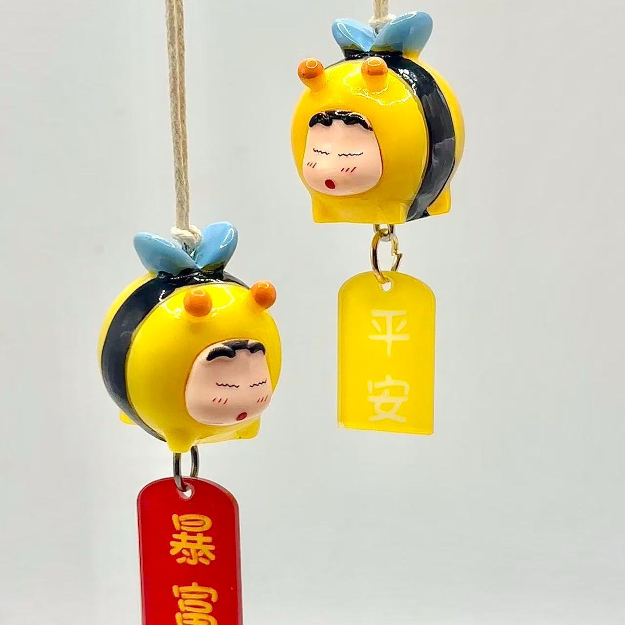 Figurka Crayon Shin-chan Bee C – Car Accessories For Interior recenzja i cena